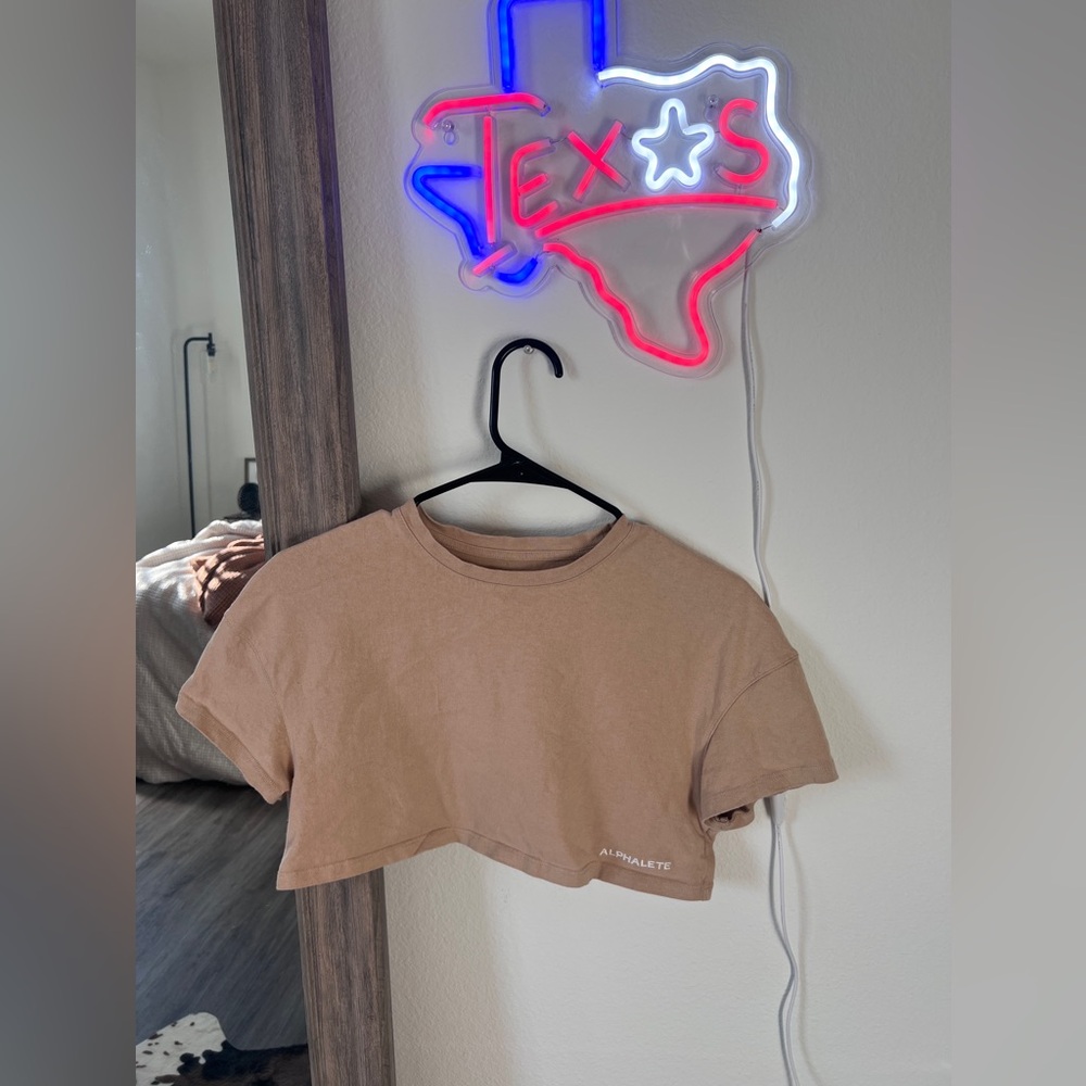 Alphalete Cropped Workout Top